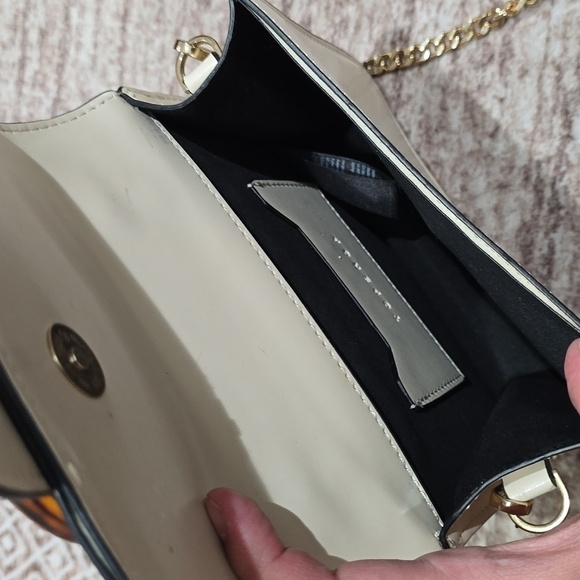 TOPSHOP Capri Buckle Crossbody Bag in Beige, Tortoise Shell Details, Gold Chain - Picture 14 of 16